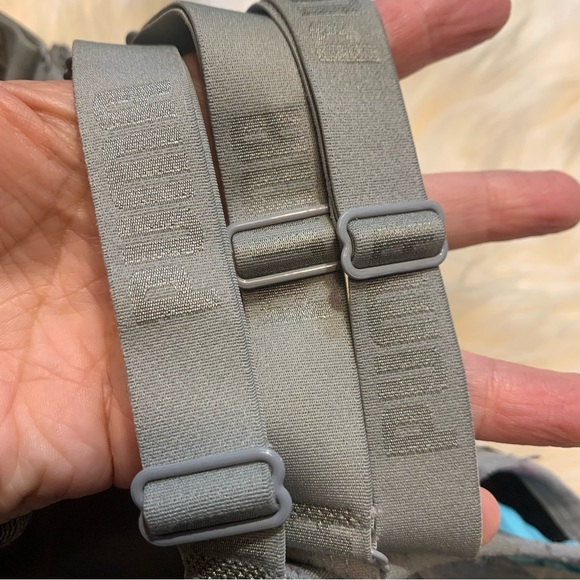 Set of 4 sports bras racerback keyhole stretchy support athletic bra - Picture 7 of 9